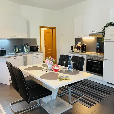 Marina An Der Romantischen Strasse Вайкерсхайм