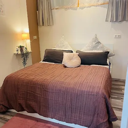 Marina An Der Romantischen Strasse Вайкерсхайм